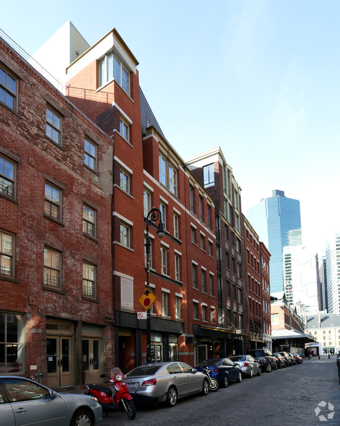 Building Photo - Historic Front Street