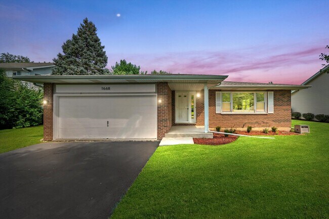 Foto del edificio - 1668 Hidden Valley Dr