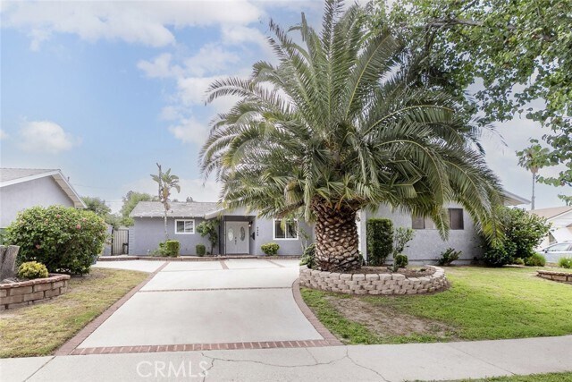 Foto principal - 9960 Casaba Ave