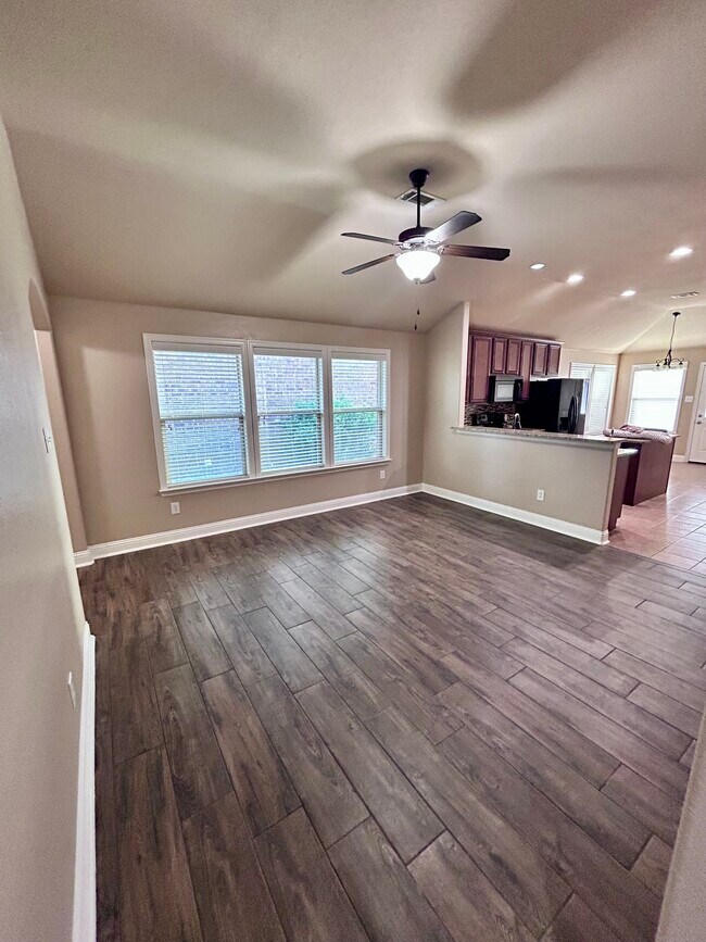 Building Photo - 1521 Applegate Way
