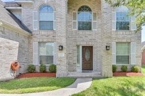 Building Photo - 1621 N Yellowstone Dr