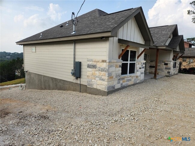 Building Photo - 563 Irene Dr