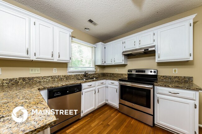 Foto del edificio - 7141 Avenbury Cir