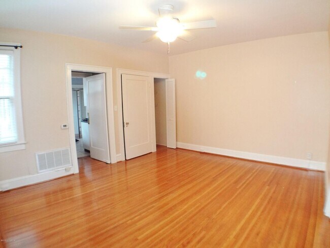 Building Photo - Beautiful 1BR condo in the Highlands- unit cannot be viewed until 5/28/2026