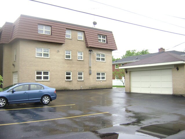 Building Photo - 1700-1704 W Touhy Ave
