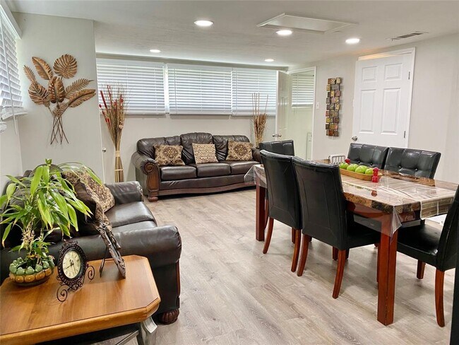 Foto del edificio - 1401 Carswell Terrace