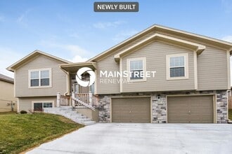 Building Photo - 1305 NW Hilltop Ln
