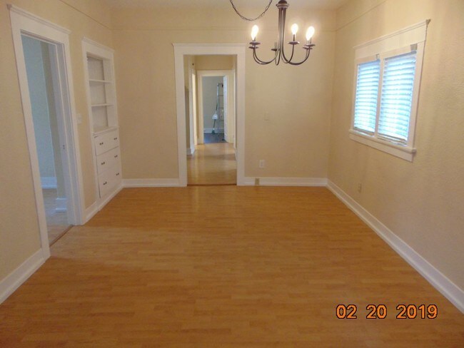 Building Photo - East Medford 3-bedroom Home