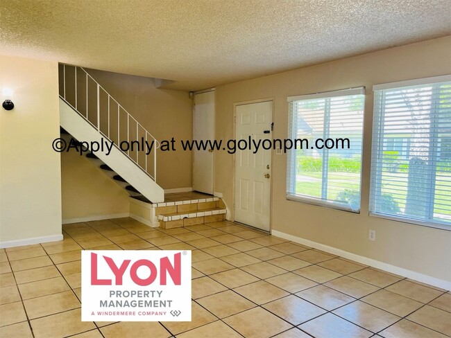 Building Photo - Darling, Spacious 3 bedroom Condo in beaut...