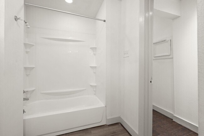 Foto del edificio - 240 N York St