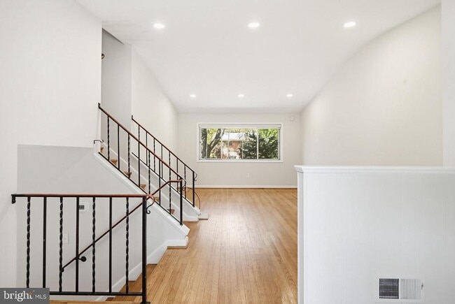 Building Photo - 9717 Hedin Dr