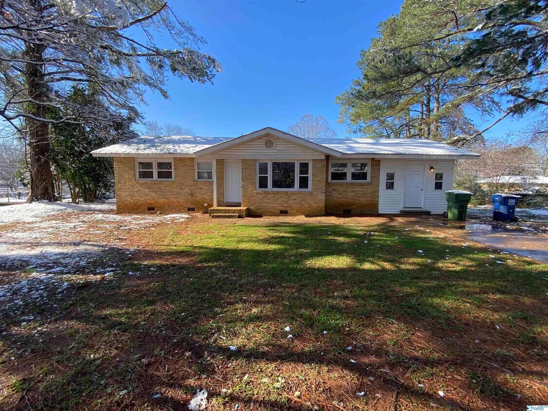 Primary Photo - 2205 Glen Iris Rd NW