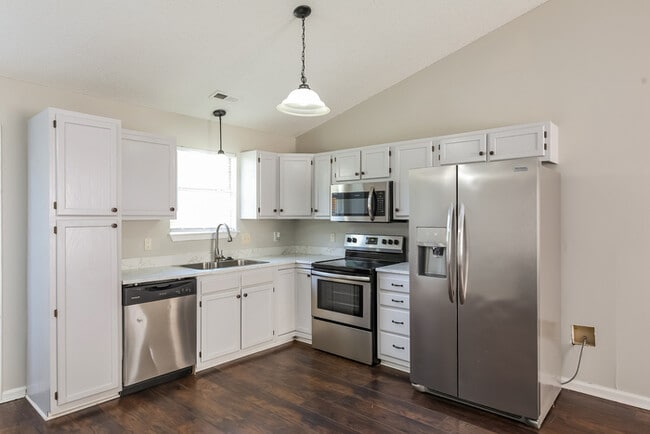 Building Photo - 408 Raspberry Ln
