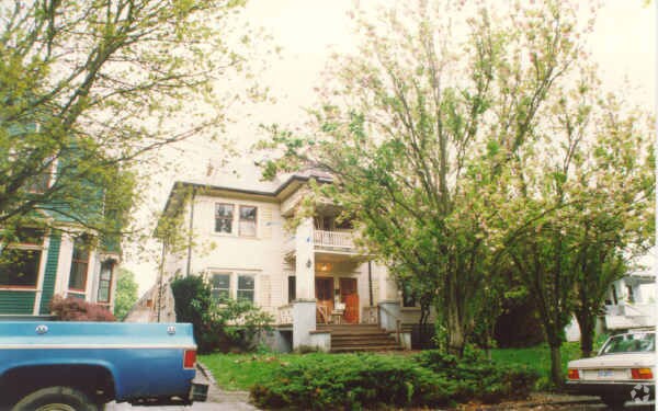 Building Photo - 2934 NE Couch St