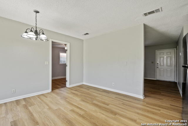 Building Photo - 8219 Glen Lark