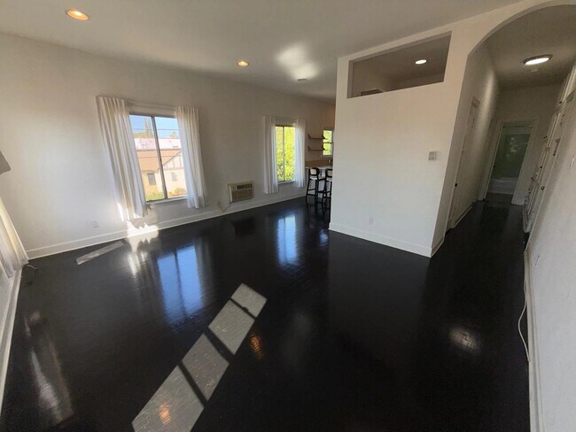 Foto del edificio - 1303 Cloverdale Ave