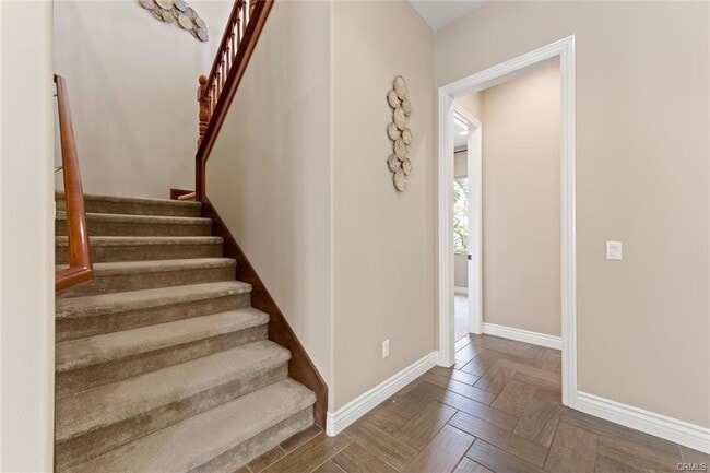 Building Photo - 52 Stanza