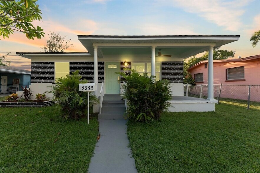 Foto principal - 2325 Highland St S