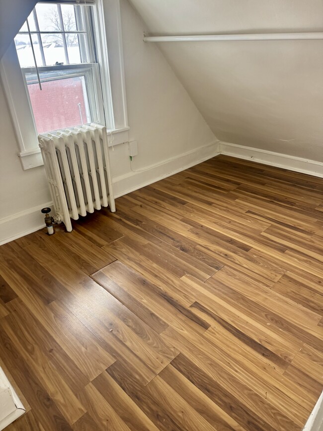 Building Photo - 334 Midland Ave