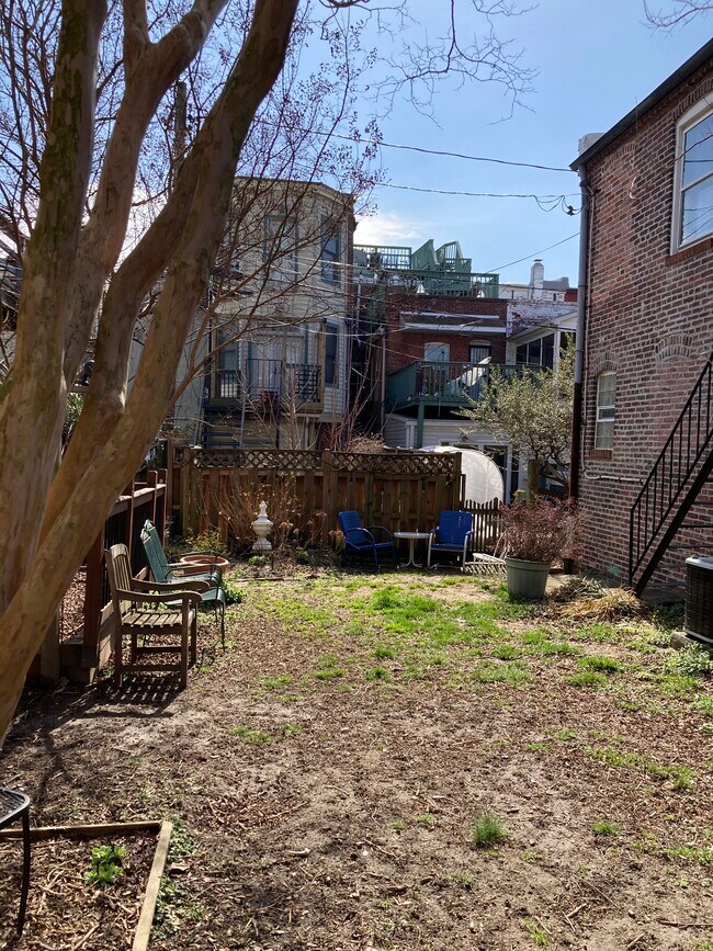 Foto del edificio - 2124 E Baltimore St