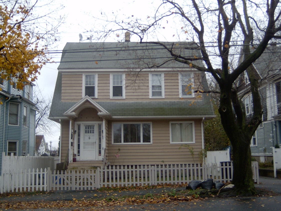 Primary Photo - 100 Monroe St