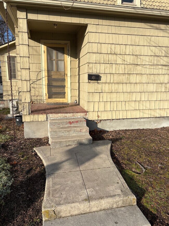 Building Photo - 1100 W Ridenbaugh St