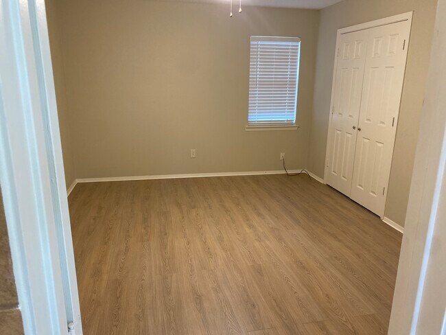 Foto del edificio - 1725 Pecan Park Dr