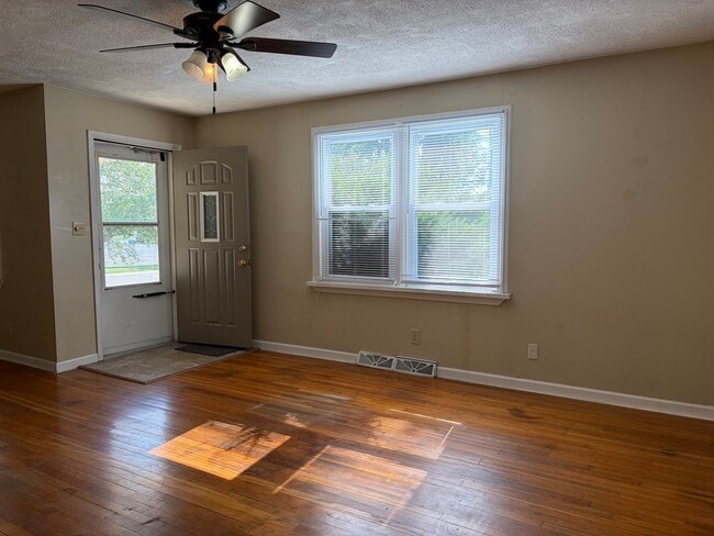Building Photo - 1022 McGregor St
