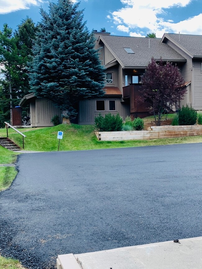 Building Photo - 2575 Curley Bear Rd