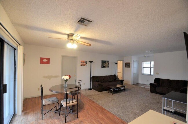 Foto del edificio - 9 Neffwood Ln