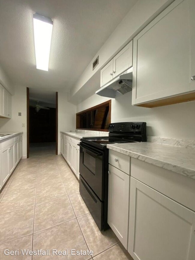 Building Photo - 3 br, 2 bath House - 1681 Airport Rd.