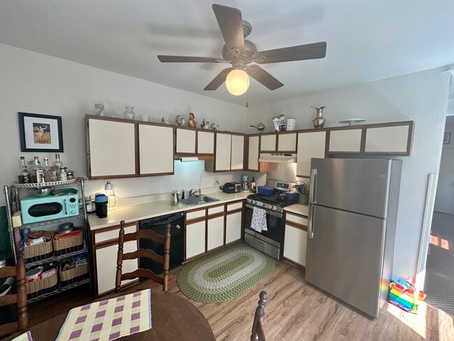 Kitchen - 930 N 5th St