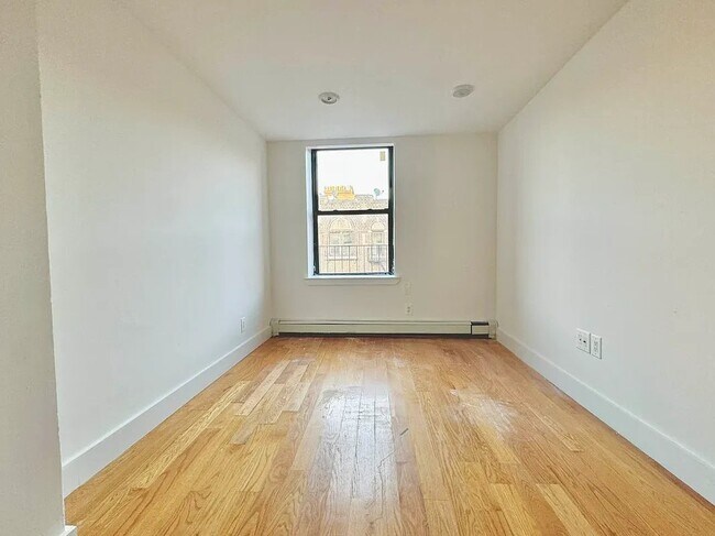 Foto del edificio - 90 E 18th St