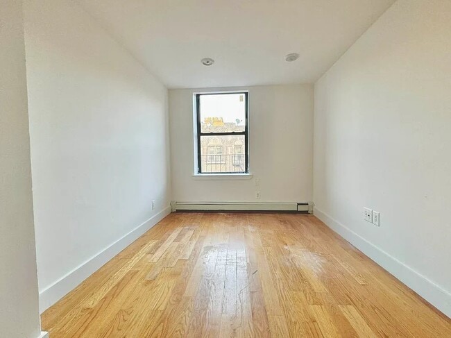 Building Photo - 90 E 18th St