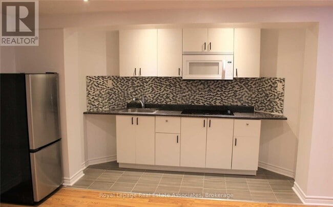 Building Photo - 155 Johnswood Crescent