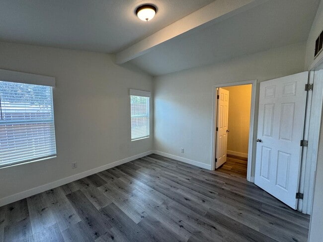 Building Photo - 3 bedroom 2 Full Bath Mobile Home Close to...