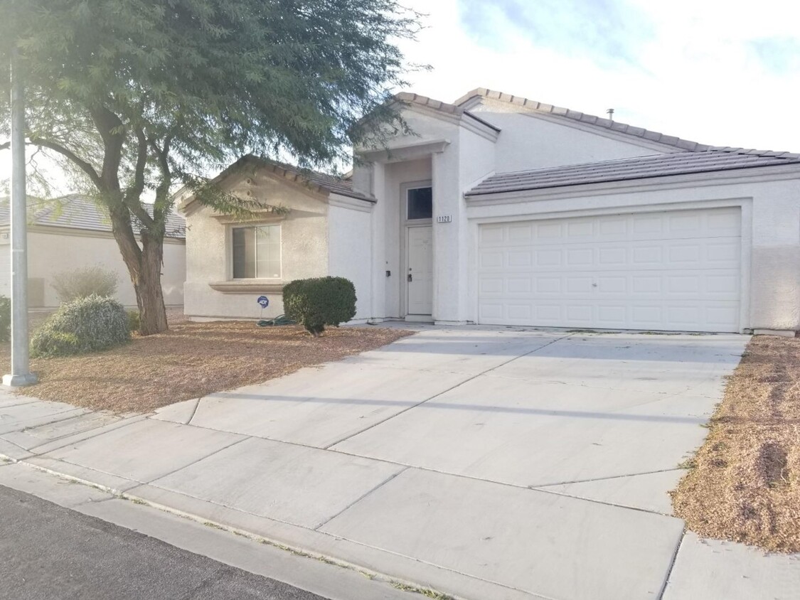 Primary Photo - Ready now !!!! COZY ONE STORY THREE BEDROO...