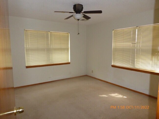 Foto del edificio - 2709 NW Marion Ave