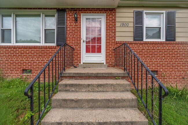 Building Photo - Immaculate 3 Bedroom Home in Forest Hill J...