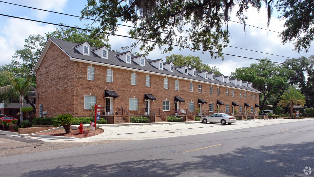 Primary Photo - 205 E 2nd Ct