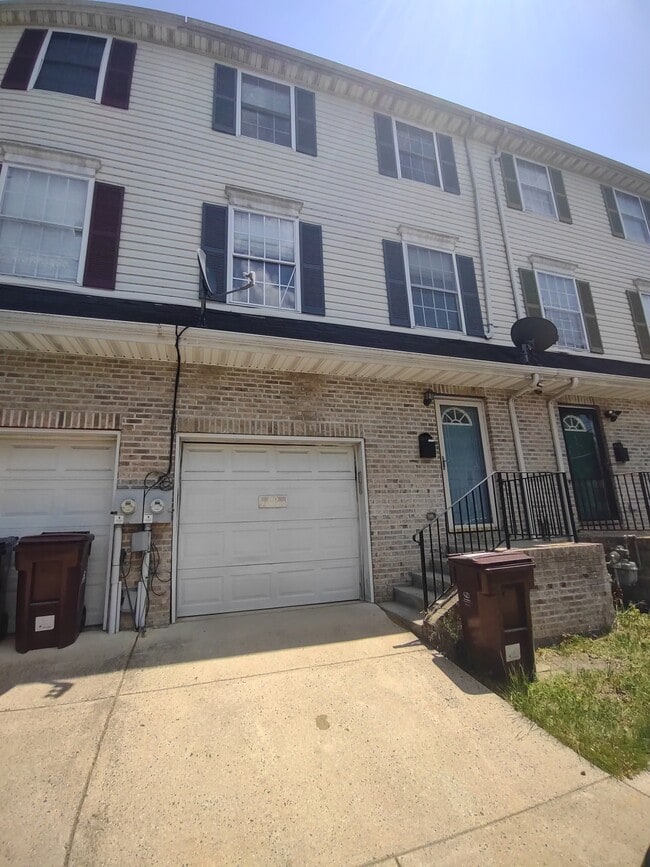 Building Photo - 404 S Claymont St