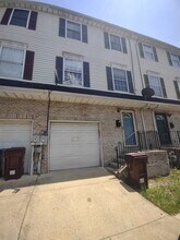 Building Photo - 404 S Claymont St