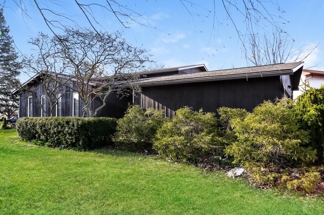 Building Photo - 6285 Sharon Woods Blvd