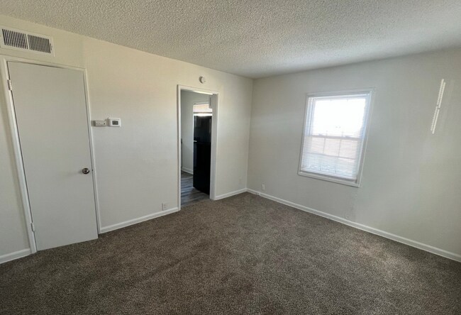 Foto del edificio - Coming Soon | Spacious 2 Bed, 1.5 Bath Duplex Near Red Bridge