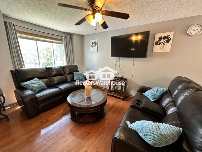 Foto del edificio - 10921 Jersey Ct N