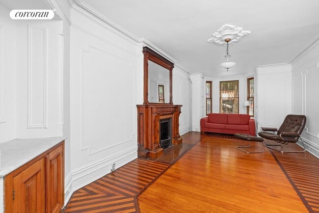 Building Photo - 131 1/2 Noble St