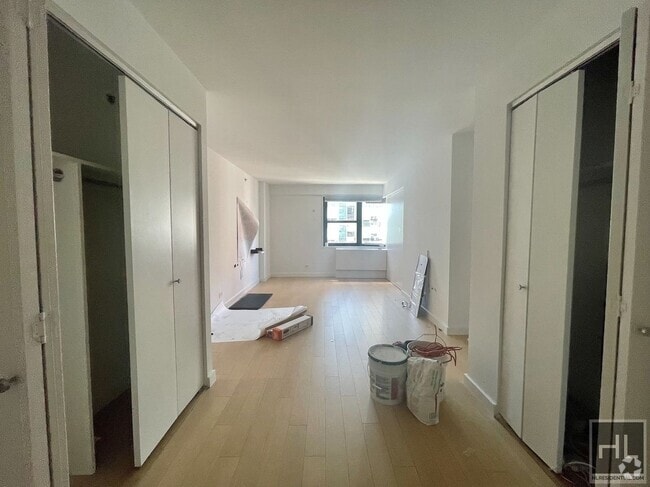 Building Photo - East 39th Street
