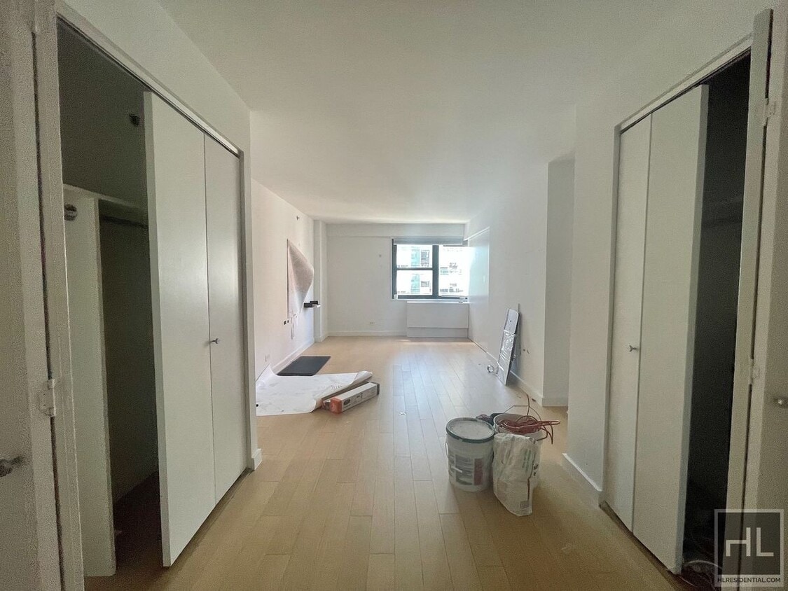 Primary Photo - East 39th Street