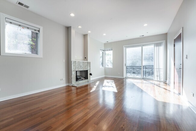 Building Photo - 2308 W Wabansia Ave