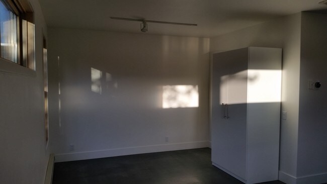 Building Photo - 456 S 3rd St